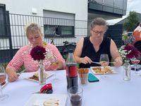 Kollegen beim Grillen